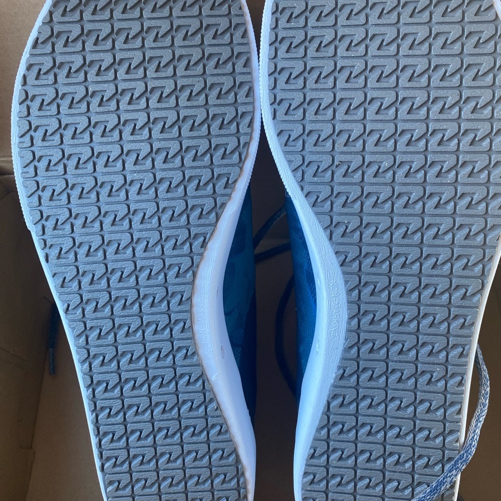 HUK Mahi Shoes Brand New in Box - Picture 2 of 6